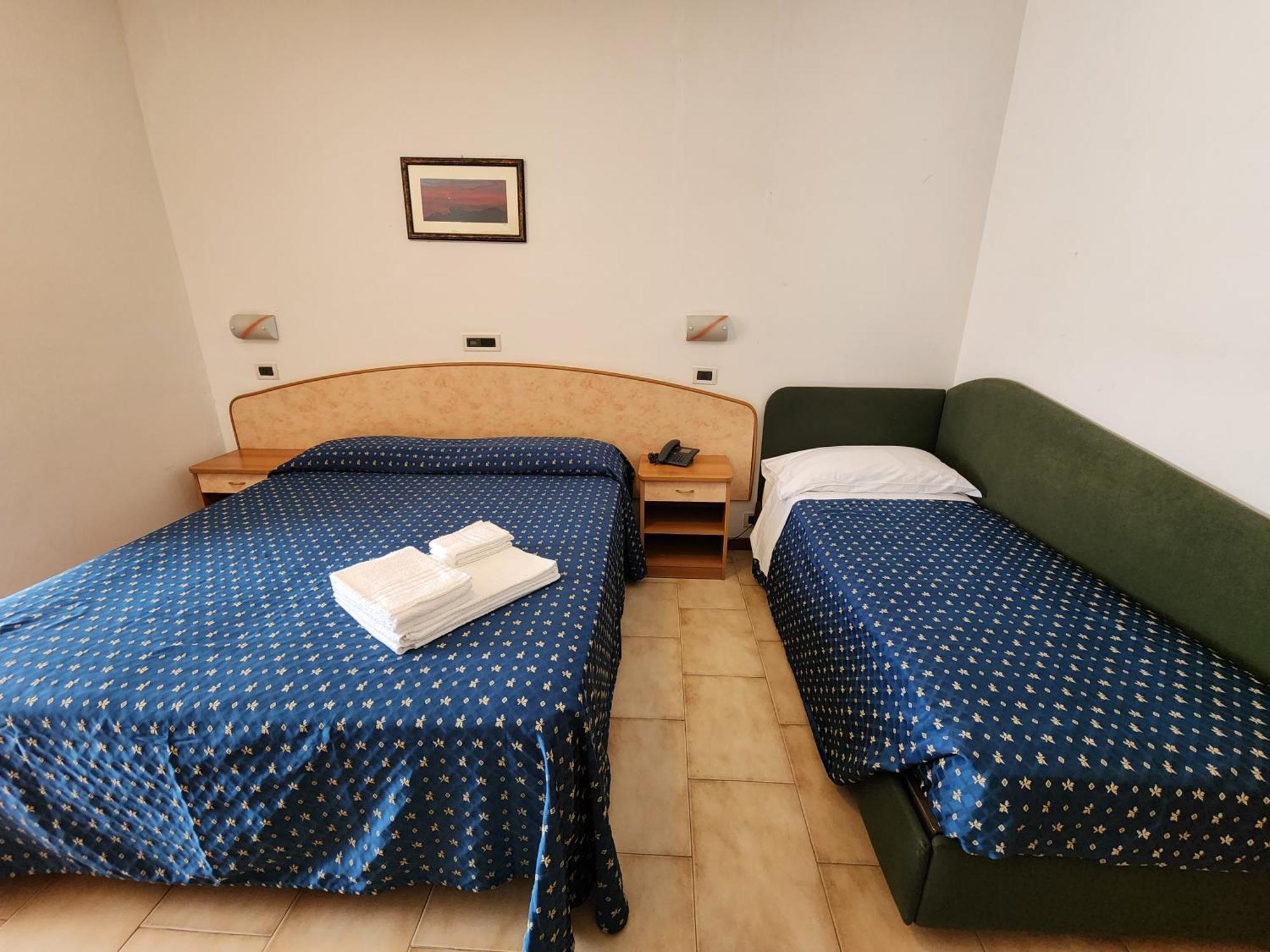 Hotel Holiday Martinsicuro Quarto foto